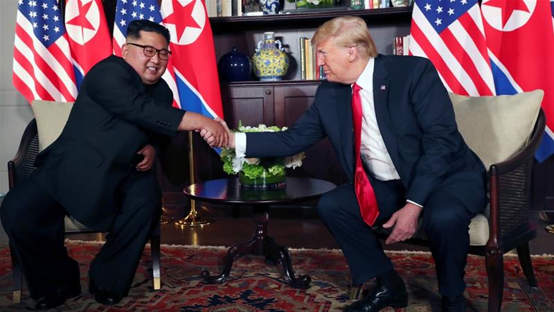 Trump shook hands with Kim before their meeting at the Capella Hotel in Singapore. / Internet photo