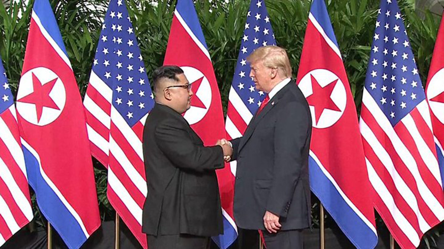 Kim and Trump shake hands after their meeting in Singapore. (Net photo)