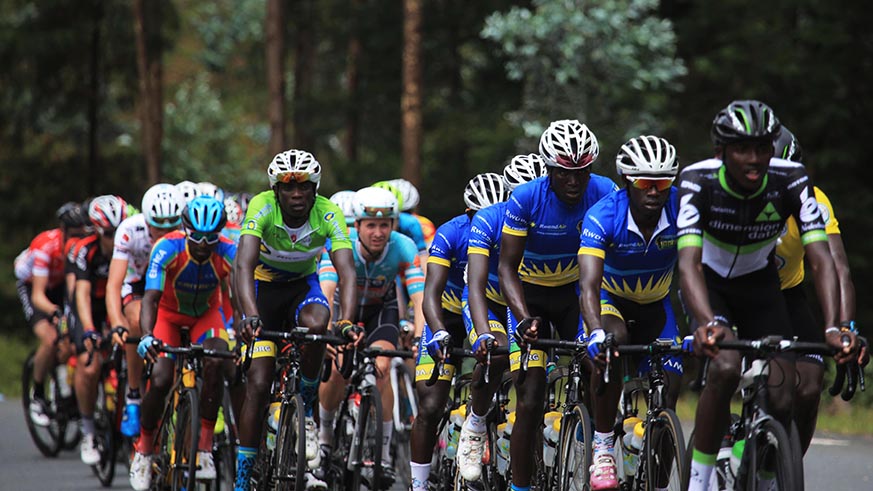 Tour du Rwanda 2017 riders during Stage 2 from Nyanza to Rubavu (Sam Ngendahimana)