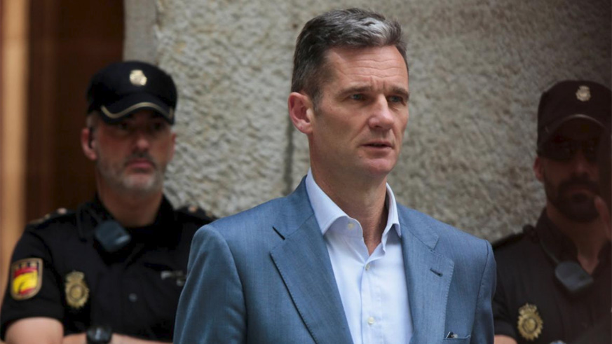 Inaki Urdangarin, Spain's King Felipe's brother-in-law, leaves court after picking up his prison sentence notification in Palma de Mallorca, Spain. / Internet photo