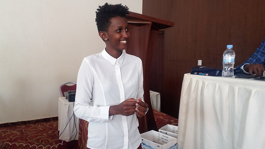 Miss Rwanda 2017 third runner up Queen Kalimpinya joyfully looking at Rucibigango who was giving her instructions on coin flipping. Janvier Nshimyumukiza.