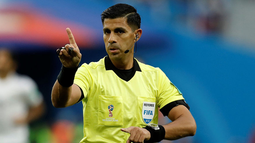 Referee Enrique Caceres. Net photo