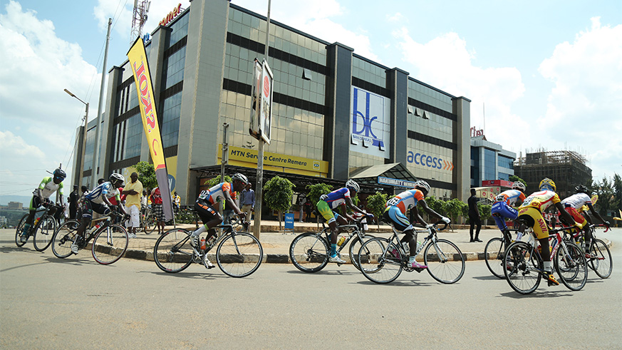 Elites men peloton at Kisimenti in Remera during the 10th lap of the race