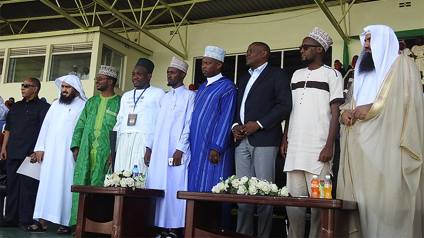 Senior leaders in Islam together with Minister Munyakazi pose a photo with the overall winner of the competition. / Frederic Byumvuhore