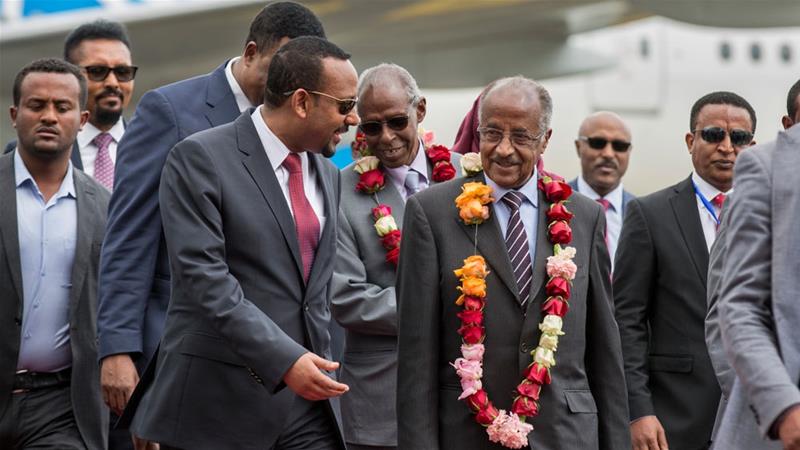 Eritrea's foreign minister (R) is welcomed by Ethiopia's prime minister (L) in Addis Ababa. / Internet photo