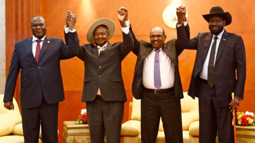 Ugandau2019s President Yoweri Museveni (second left) and his Sudanese counterpart Omar al-Bashir (second from right) joined Machar (L) and Kiir (R) ahead of the signing event. Net.