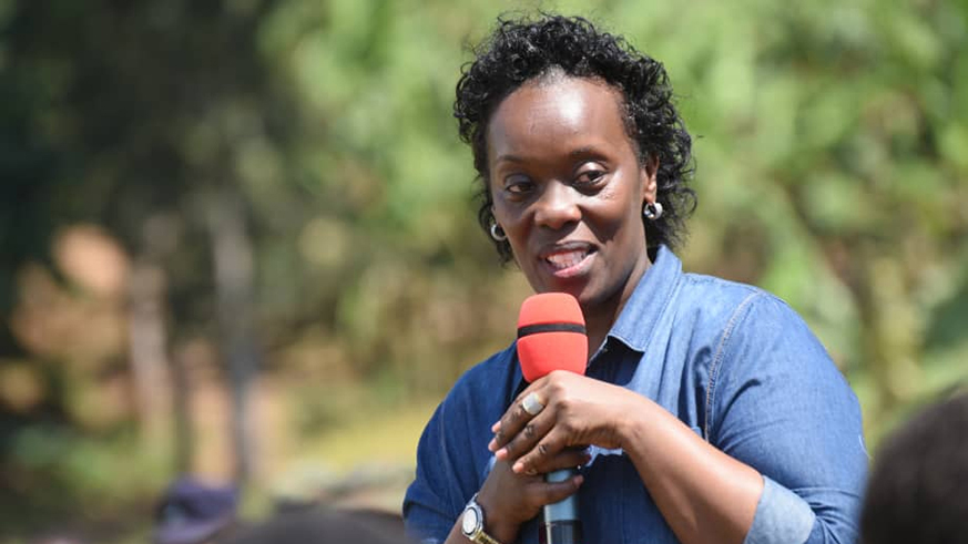 Defence minister Kabarebe uses spray against mosquitoes at the launch of the campaign in Kamonyi District. Courtesy.