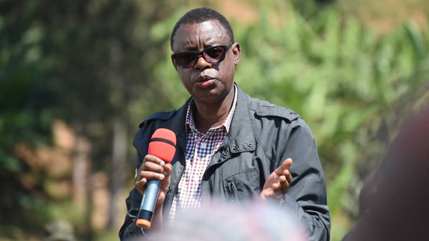 Defence minister Kabarebe uses spray against mosquitoes at the launch of the campaign in Kamonyi District. Courtesy.