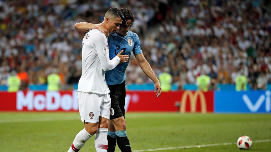 Cristiano Ronaldo carries Edinson Cavani off the pitch during their last-16 clash last Saturday. Net photo.
