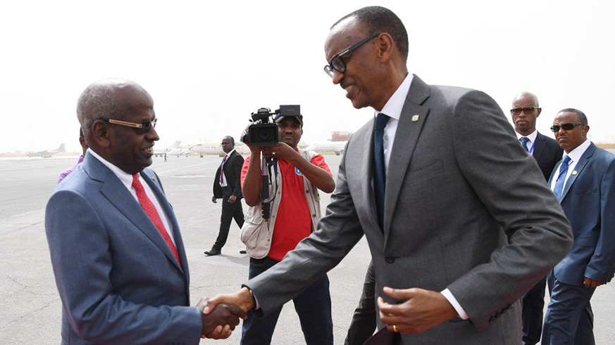 President Kagame is met at the airport in Djibouti by Prime Minister Abdoulkader Kamil Mohamed. / Village Urugwiro