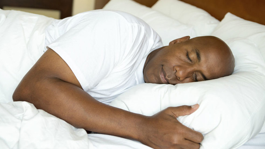 Try not to take naps during the day, experts advise. Net photo