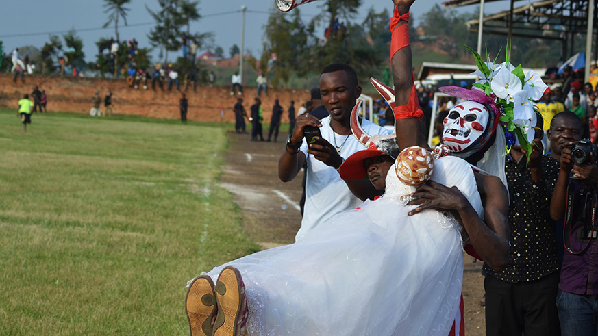 EspoirFC fans during the match against Rayon Sports at Kamarampaka Stadium. / Sam Ngendahimana