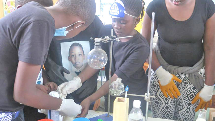 Students perform experiments in a laboratory. File.