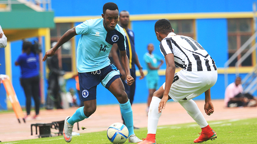 Police FCu2019s Antoine Ndayishimiye tries to round off APR defender Prince Buregeya during a past league match at Amahoro Stadium. Sam Ngendahimana.