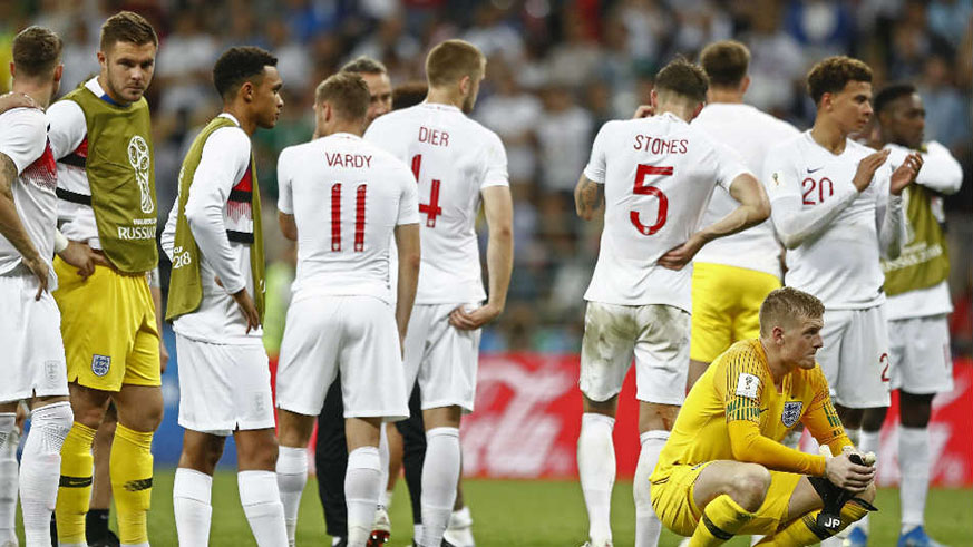 Inconsolable England goalkeeper Jordan Pickford with his teammates after losing the semifinal against Croatia on Wednesday. Net photo.