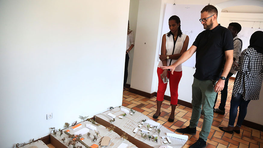 Manlio Michieletto, a senior lecturer and organiser of the workshop, gives details to the visitors about what the student were doing. Sam Ngendahimana.