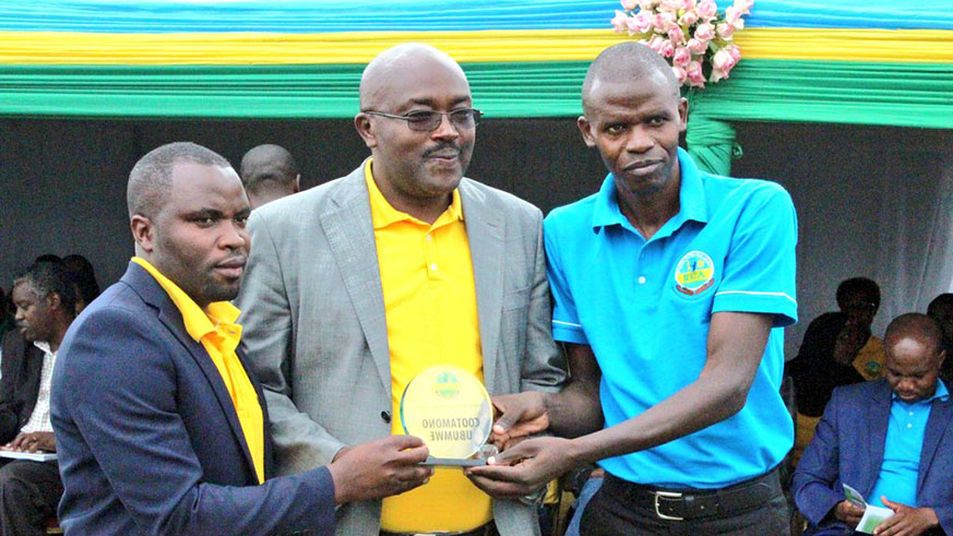 COTAMONU cooperative leaders posing with  awarded trophy.