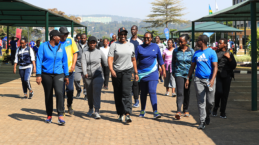 The First Lady, Mrs Jeannette Kagame was on Sunday morning joined by members and staff of Imbuto Foundation for Car-Free Day activities in the City of Kigali. The activities in which thousands of city residents participate at least twice a month, are aimed at promoting a healthy lifestyle for Rwandans. Courtesy.