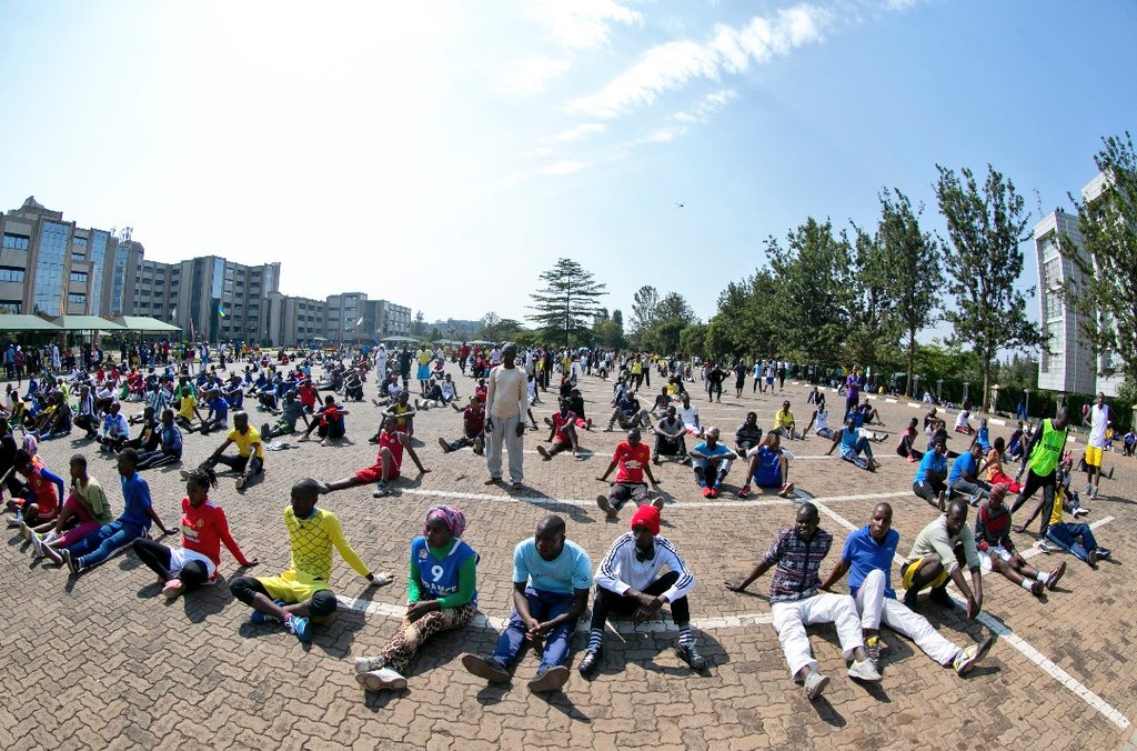 First Lady Mrs Jeannette Kagame, along with @Imbuto Foundation members and staff, joined the CarFreeDay activities, promoting a healthy lifestyle for all, in the City of Kigali