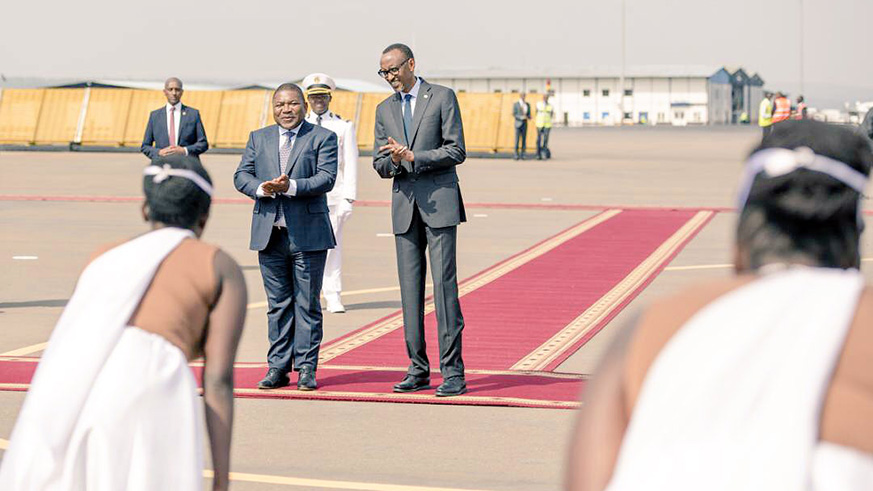 President Kagame receives President Filipe Nyusi of Mozambique at Kigali International Airport. (Courtesy)