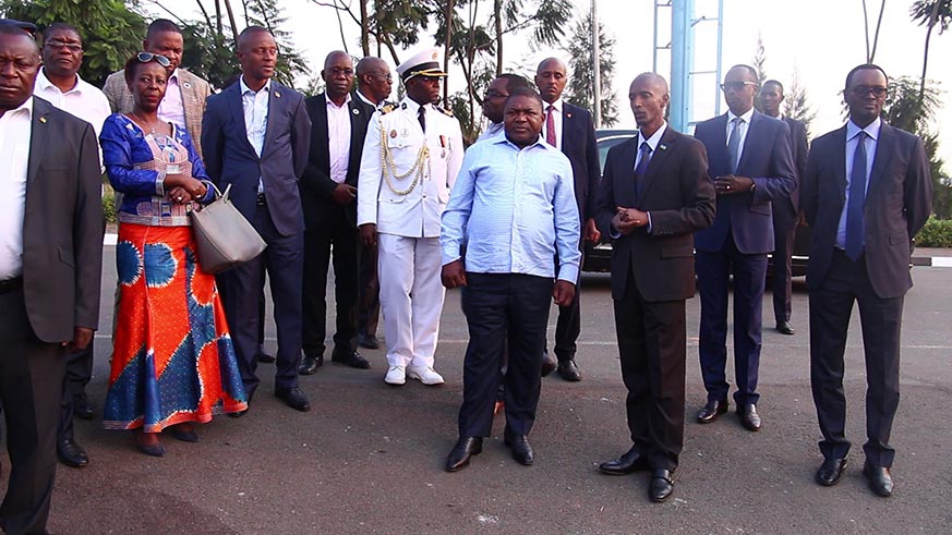 President Filip Nyusi and his delegation at Petite Barriere Border Post in Rubavu District. Regis Umurengezi