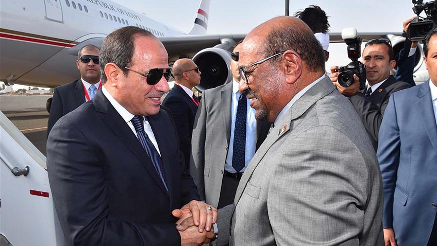 Egyptian President Abdel-Fattah al-Sisi (L, front) shakes hands with Sudanese President Omar al-Bashir (R, front) in Khartoum, Sudan, on July 19, 2018. Abdel-Fattah al-Sisi on Thursday arrived in Khartoum for an official two-day visit to Sudan, official SUNA news agency reported. Net.