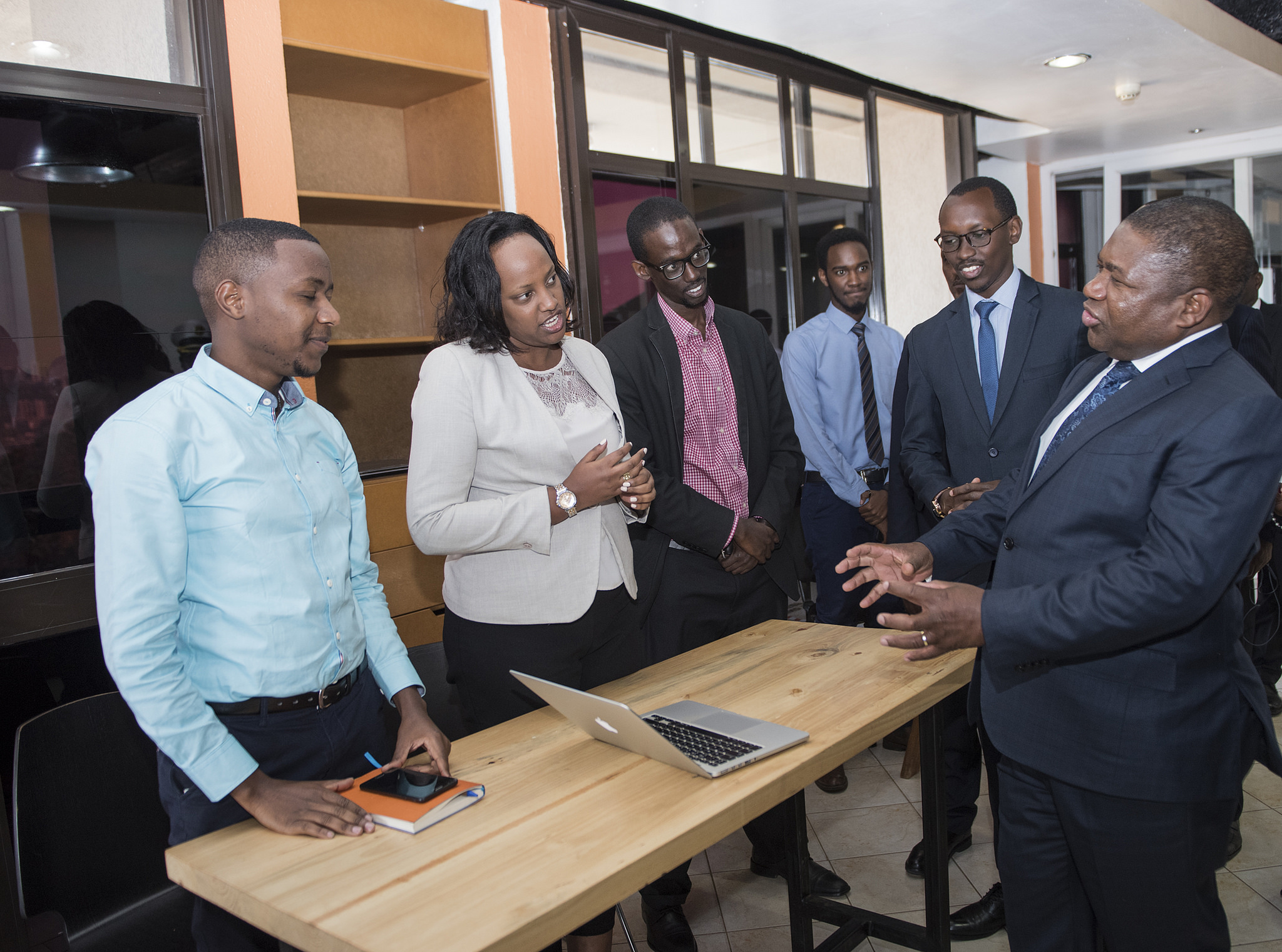President Nyusi engages young Rwandan entrepreneurs at KLab at Telecom House in Kacyiru yesterday. Courtesy.