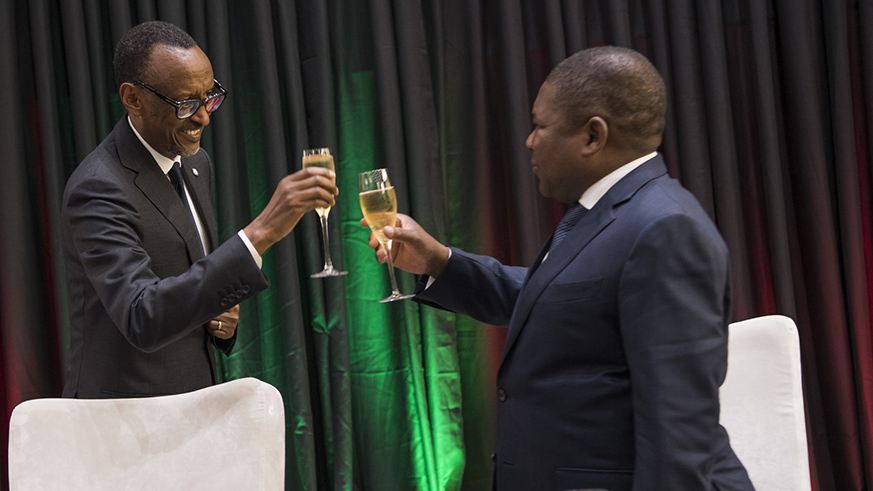 Presidents Kagame and Nyusi toast at the state banquette organised in honour of the Mozambican leader at Kigali Convention Centre on Thursday. Village Urugwiro.