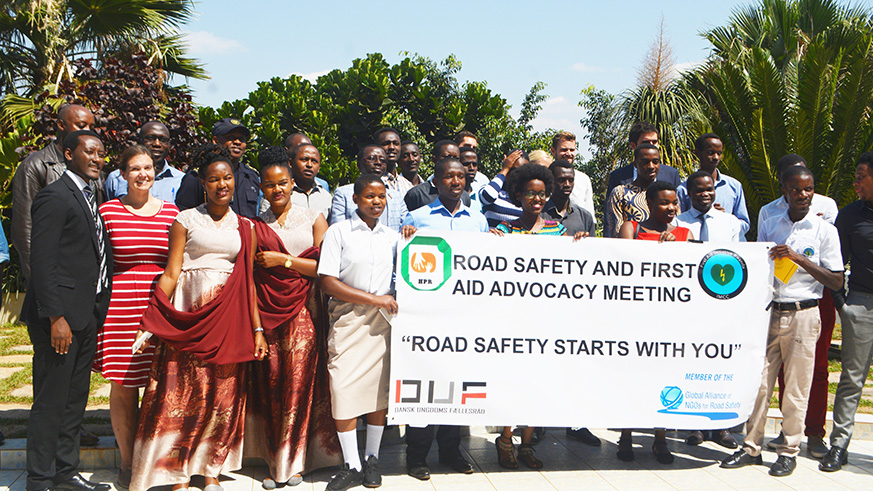 The participants pose for a group photo. Fru00e9du00e9ric Byumvuhore.