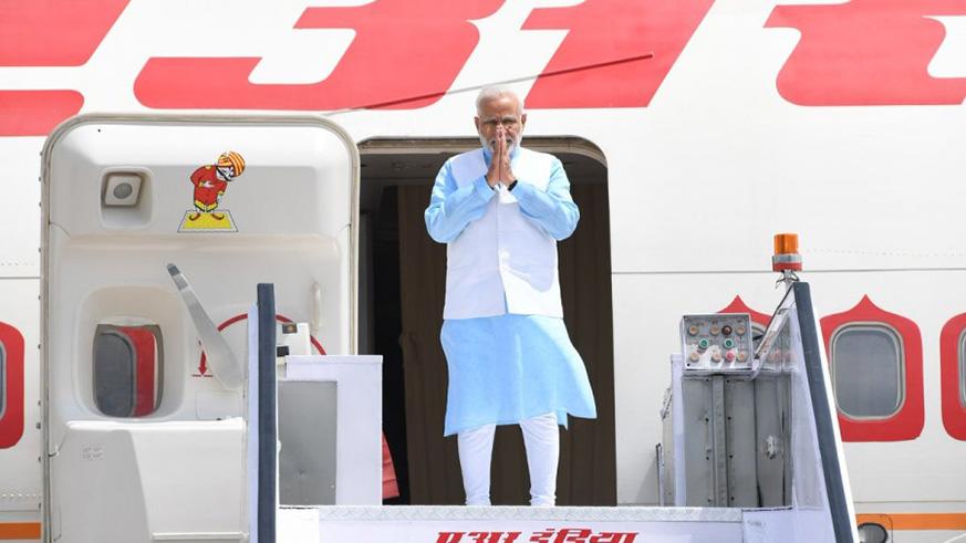 Prime Minister Modi is travelling to Rwanda with about 100 Indian business leaders. ()