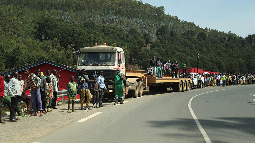 A great number of cycling supporters waiting for  riders