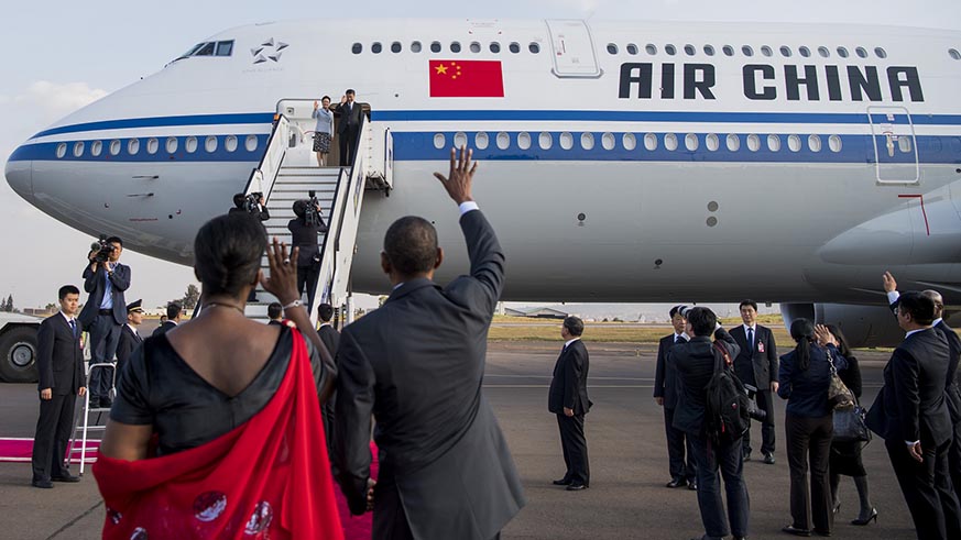 President Kagame and First Lady Jeannette Kagame bid farewell to President Xi Jinping and First Lady Peng Liyuan at Kigali International Airport on Monday. Village Urugwiro.