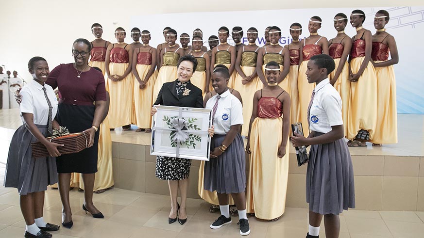 The students presented gifts for the visiting First Ladies. Courtesy.
