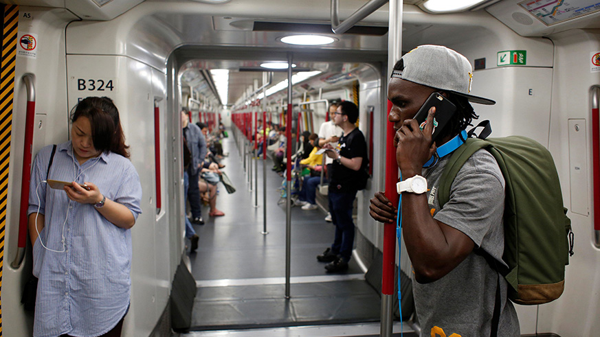 More and more people are living away from their countries of origin. Net photo