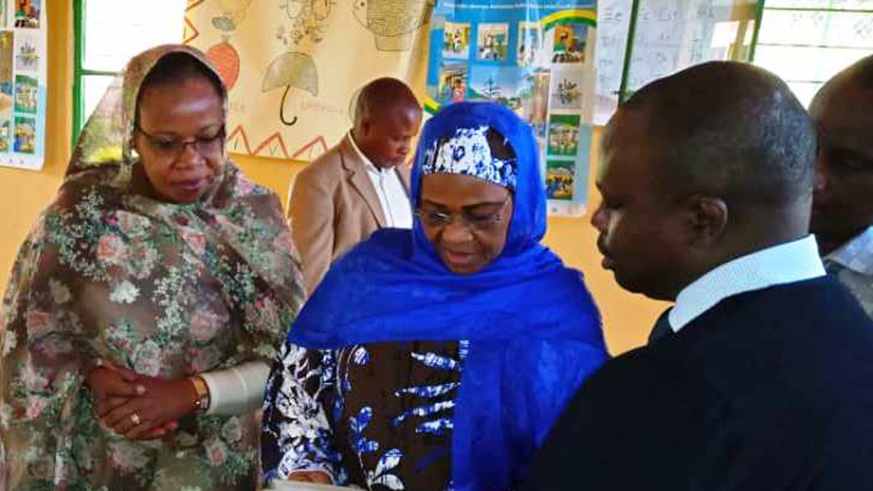 Minister Khalil (left) visits a classroom at ECD Nyagatovu in Kayonza District. Jean de Dieu Nsabimana.