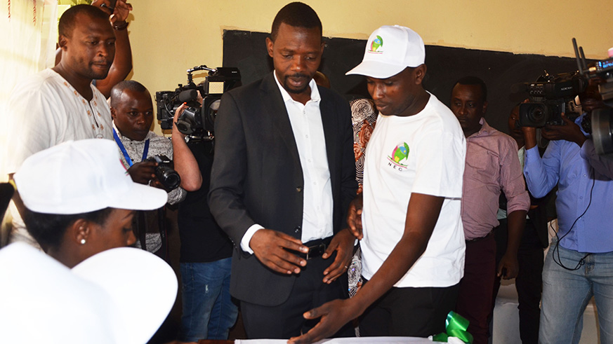 Former presidential candidate Philippe Mpayimana (centre) is among private canditates for the upcoming parliamentary elections. Sam Ngendahimana.