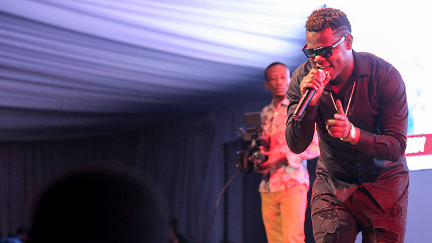 Bruce Melodie singing during the concert. (Faustin Niyigena)