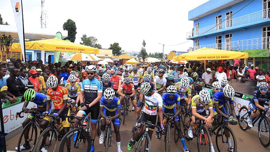 Before starting the race , all people present observed a moment of silence to remember former Les Amis Sportif coach John Rugambwa who passed away two weeks ago.