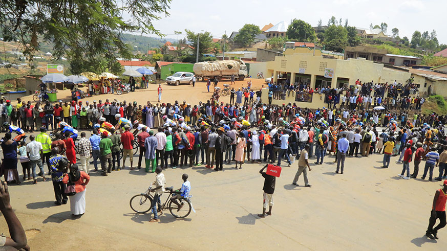 From Kigali to huye many people were supporting riders