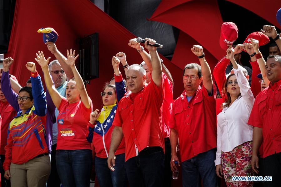 Diosdado Cabello (C), president of the National Constituent Assembly, takes part in a rally in support of Venezuelan President Nicolas Maduro in Caracas, Venezuela, on Aug. 6, 2018. Venezuelans rallied in support of President Nicolas Maduro on Monday, following a failed assassination attempt on his life over the weekend. (Xinhua/Boris Vergara)