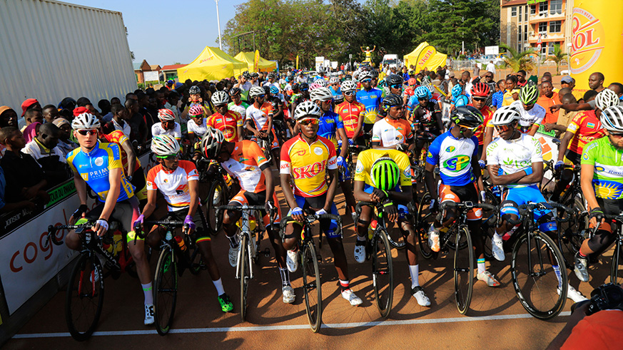 Riders at the starting line in Huye before the race. / Sam Ngendahimana