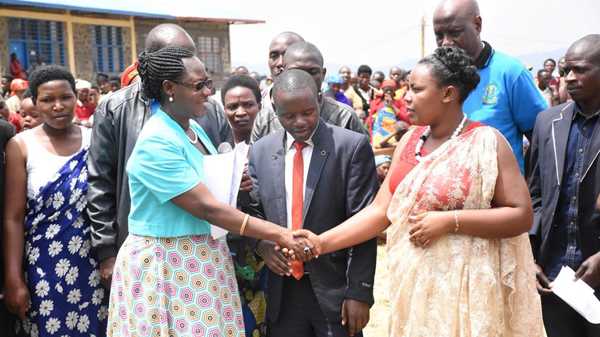 Mukabaramba conglatulates a cohabiting couple from Cyanika Sector, Burera District, which decided to legalise their union. Regis Umurengezi.