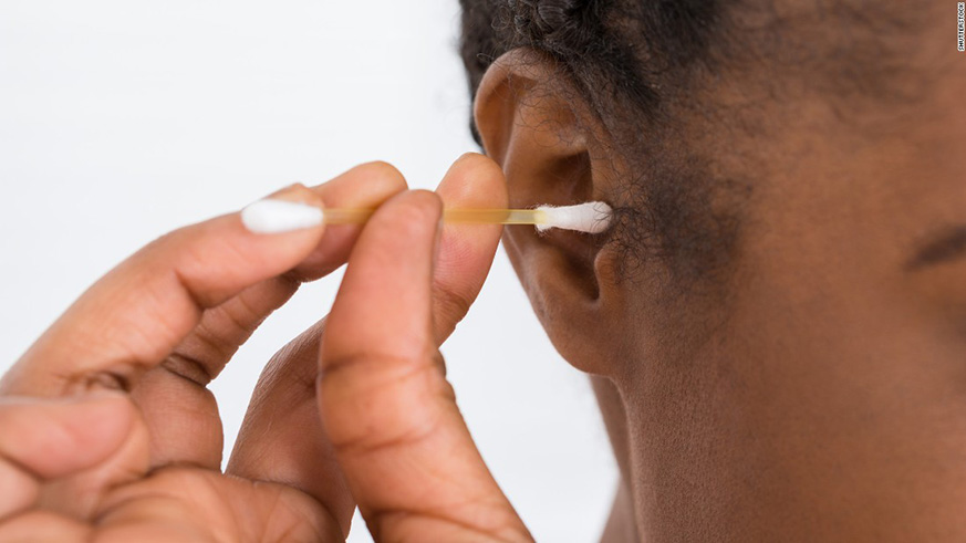 Avoid using cotton buds to remove earwax. /Net photo