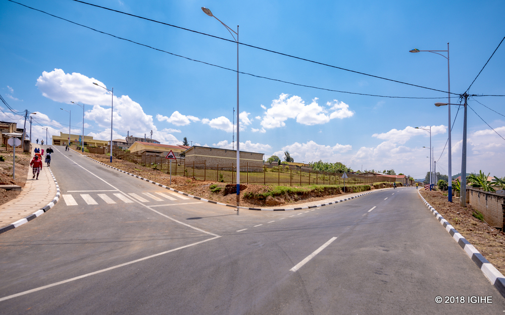 Muhanga town already has the needed new roads and all that is left is to construct new builds, proper infrastructure, removing the old fake buildings and reducing the congestion in the town center.