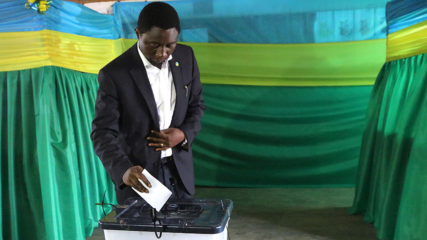  Green Party flag bearer Frank Habineza casts his vote at GS Kimironko II in Kigali. / Sam Ngendahimana