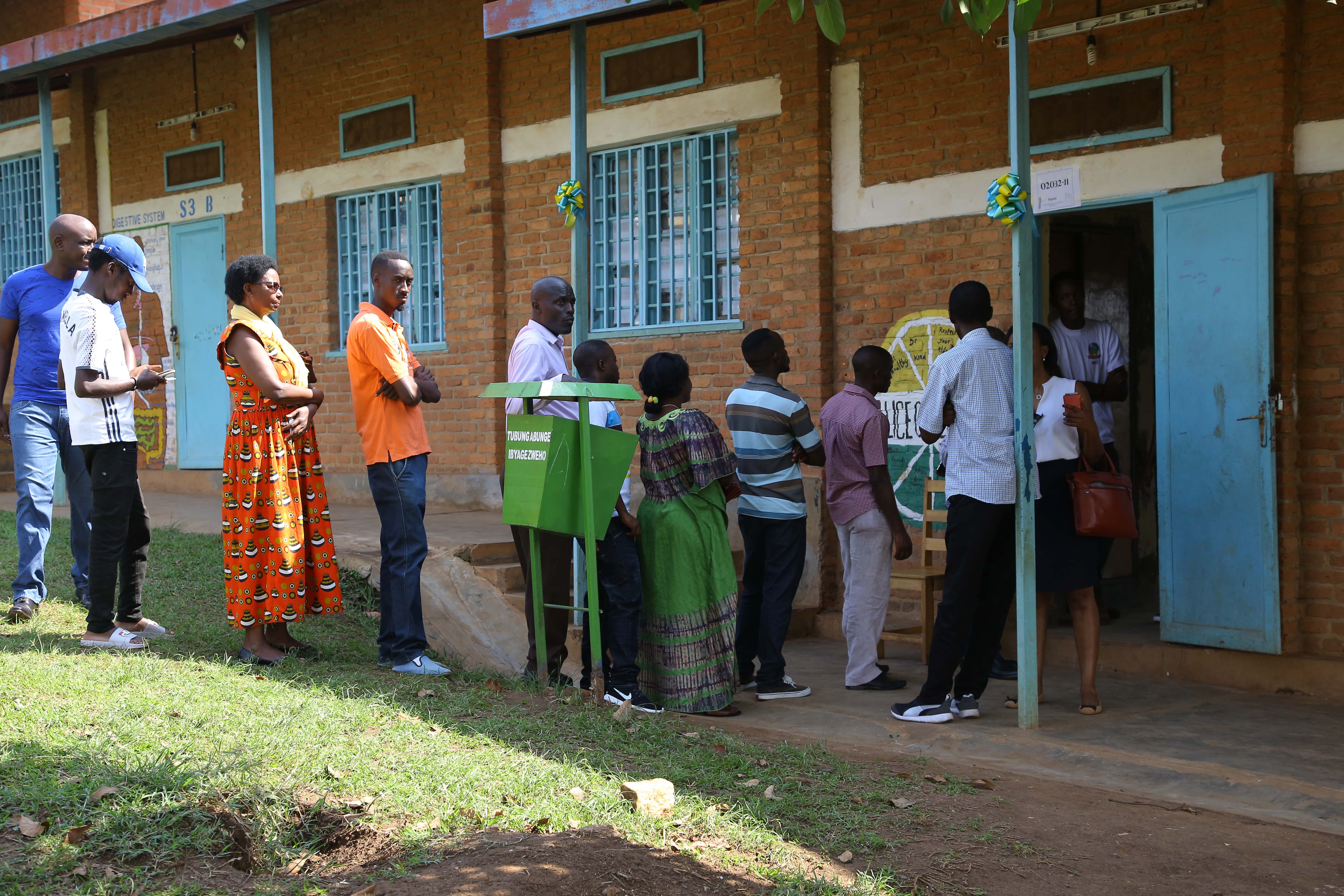 Voters queue to cast their votes at Groupe Scolaire Kimironko II in Gasabo District during the recent parliamentary elections. Photos by Sam Ngendahimana.