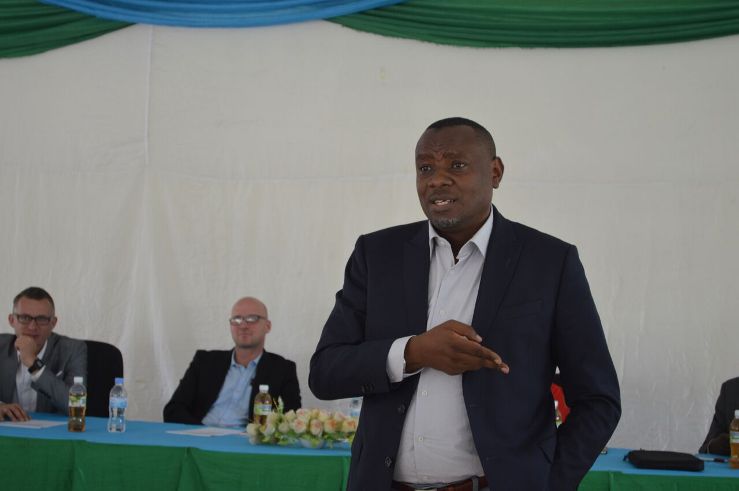 Minister of State in charge of primary and secondary education, Dr. Isaac Munyakazi breafing school leaders from 17 districts who participated at the effective school leadership course. (Regis Umurengezi)