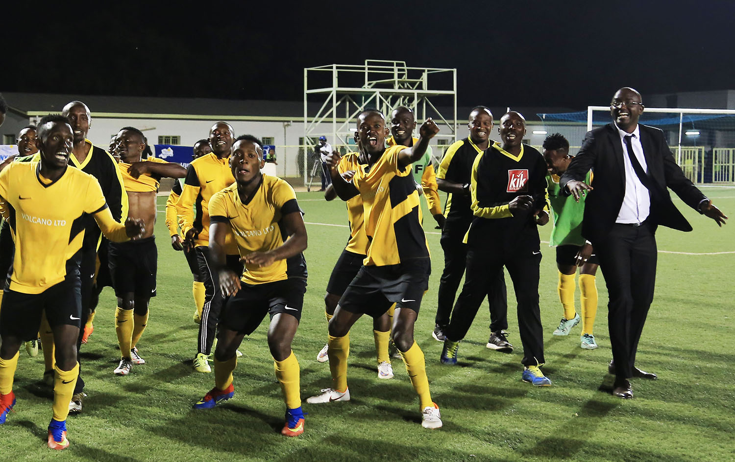 Mukura VS celebrate the 2018 Peace Cup title. Sam Ngendahimana.