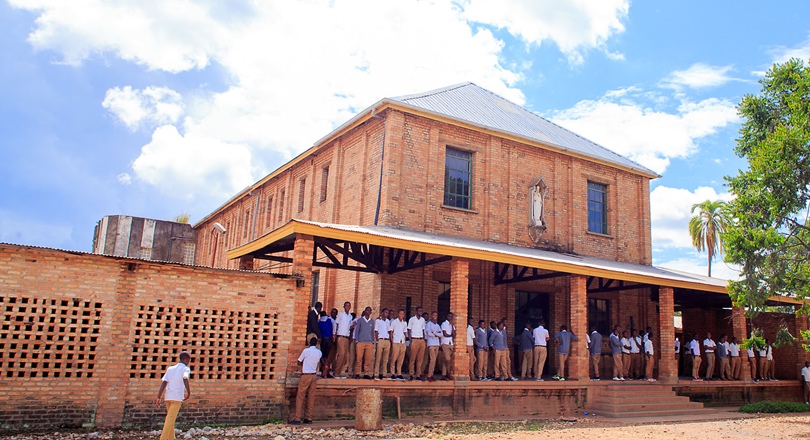 Students at Groupe Scolaire Officiel de Butare. The school is one of those affected by financing shortfalls. Net photo.
