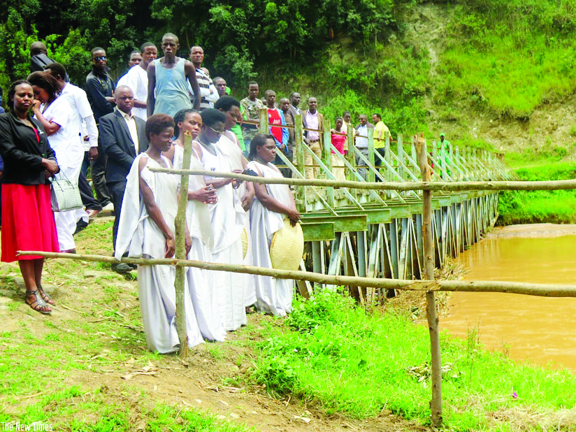 Mourners at Nyabarongo River in Muhanga District in 2015, commemorate their loved ones thrown in the river during the 1994 Genocide against the Tutsi. File.
